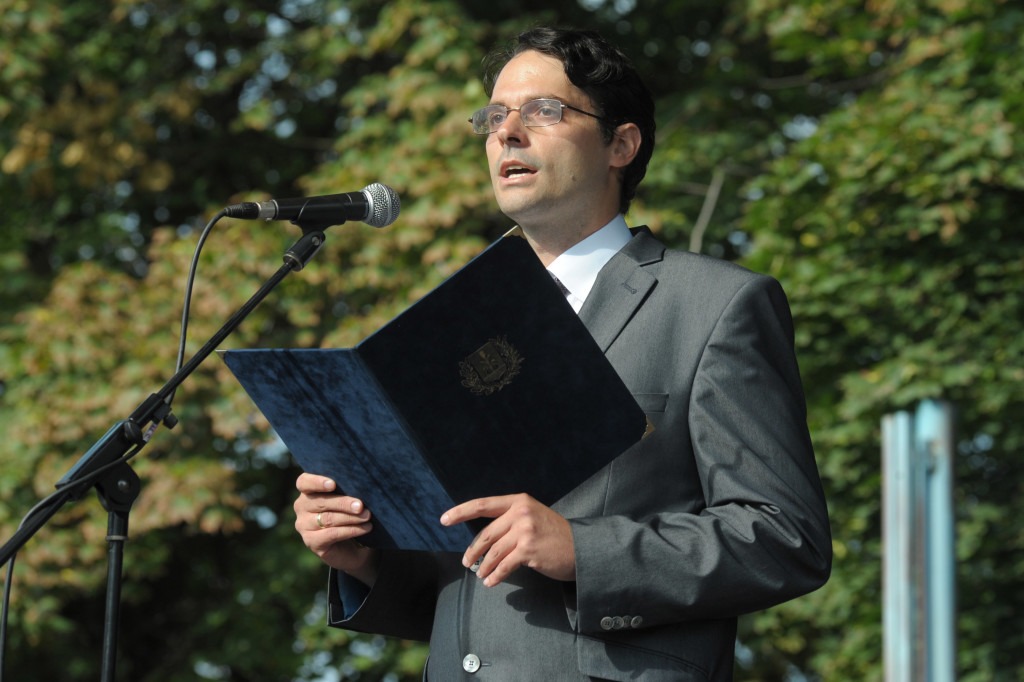 Dr. Pintér Gábor önkormányzati képviselő ünnepi köszöntőt mond/Fotó: XV Média, Nagy Botond