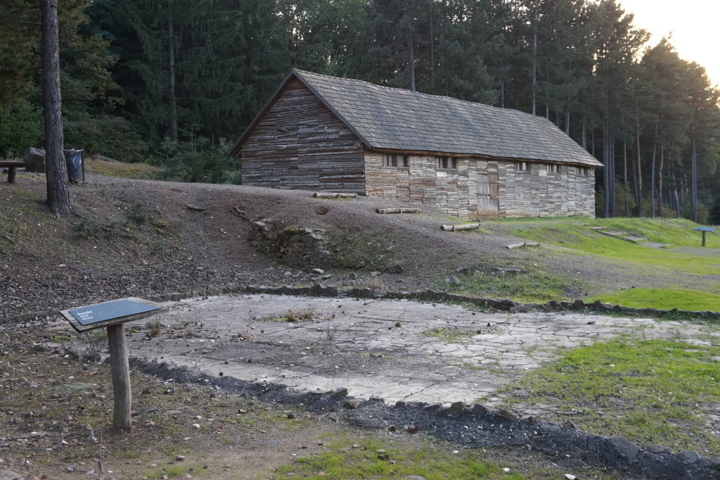 A recski munkatábor rekonstruált barakkja