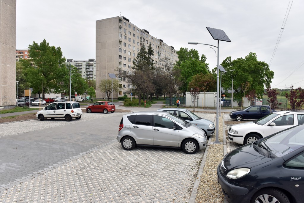 Parkoló az Erdőkerülő utcánál/Fotó: XV Média, Nagy Botond