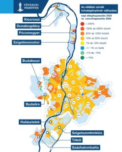 Színes térkép Budapest és több agglomerációs település ivóvízfogyasztásának változásáról. A Fővárosi Vízművek ábrája azt mutatja, hogy a 2025-ös napi átlaghoz képest 2026 nyarán mely területeken nőtt vagy csökkent a vízigény. A piros és narancs színű zónákban jelentős, akár többszörös fogyasztásnövekedés látható, míg a zöld árnyalatok csökkenést jelölnek. A térképen több kerület és település – például Budaörs, Budakeszi, Szigetszentmiklós, Pócsmegyer és Kisoroszi – külön jelölést kapott a változás mértéke szerint.